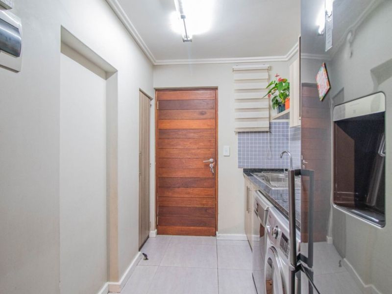 3 Bed Townhouse For Sale – Modern, Secure & Family Friendly! - Photo 5