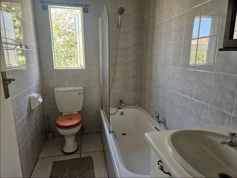 Modern 2-Bedroom Townhouse in a Secure, Well-Maintained Complex - Photo 10