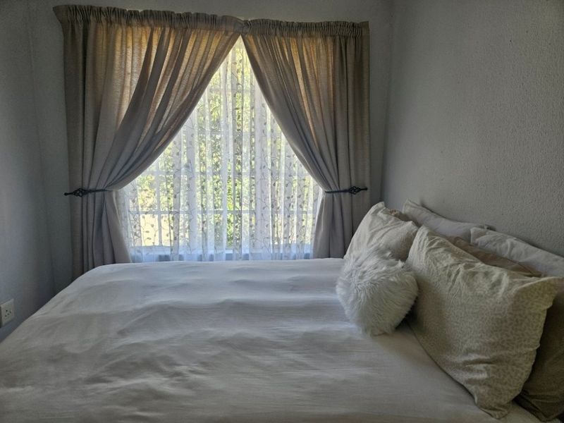 Modern 2-Bedroom Townhouse in a Secure, Well-Maintained Complex - Photo 8