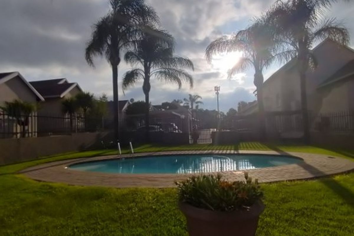 Modern 2-Bedroom Townhouse in a Secure, Well-Maintained Complex - Photo 2