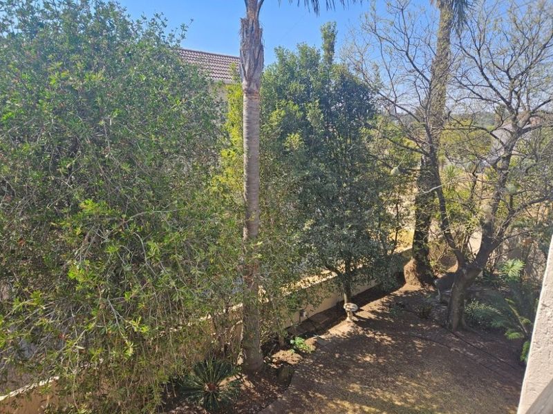 Modern 2-Bedroom Townhouse in a Secure, Well-Maintained Complex - Photo 6