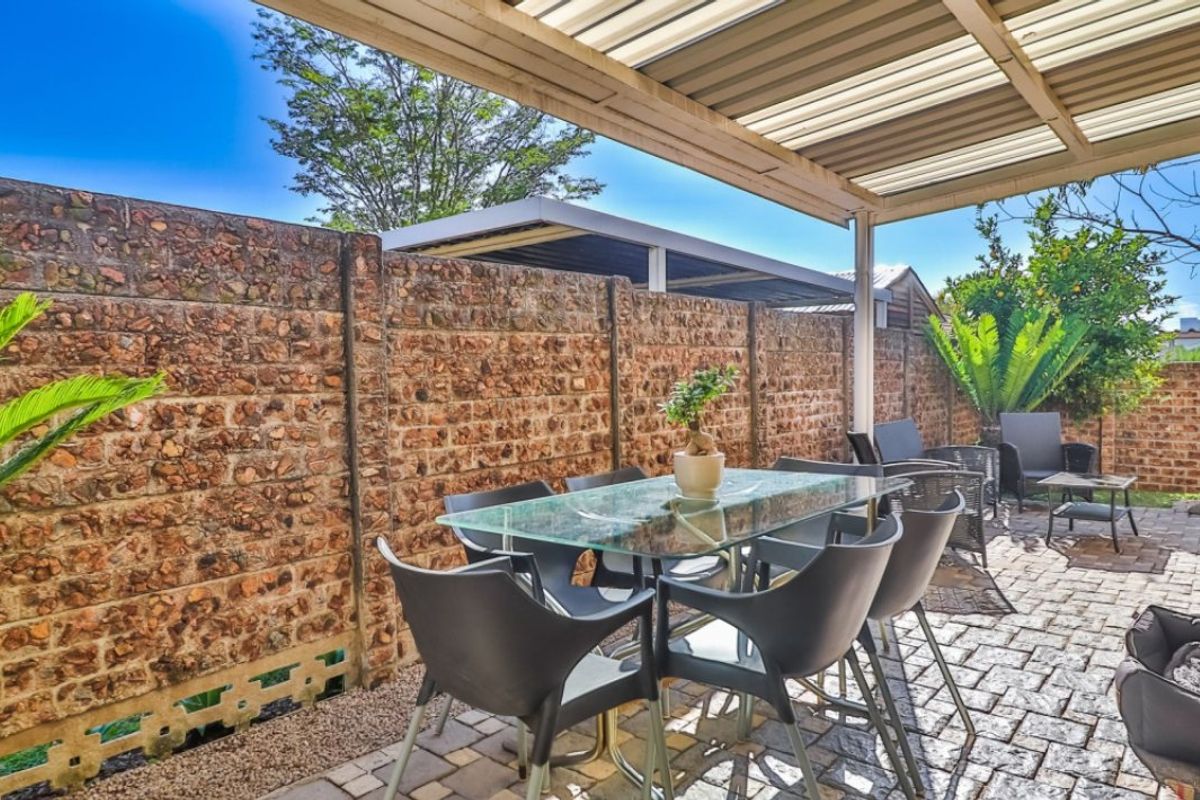 2 Bed Simplex For Sale – Secure, Modern & Pet Friendly! - Photo 2