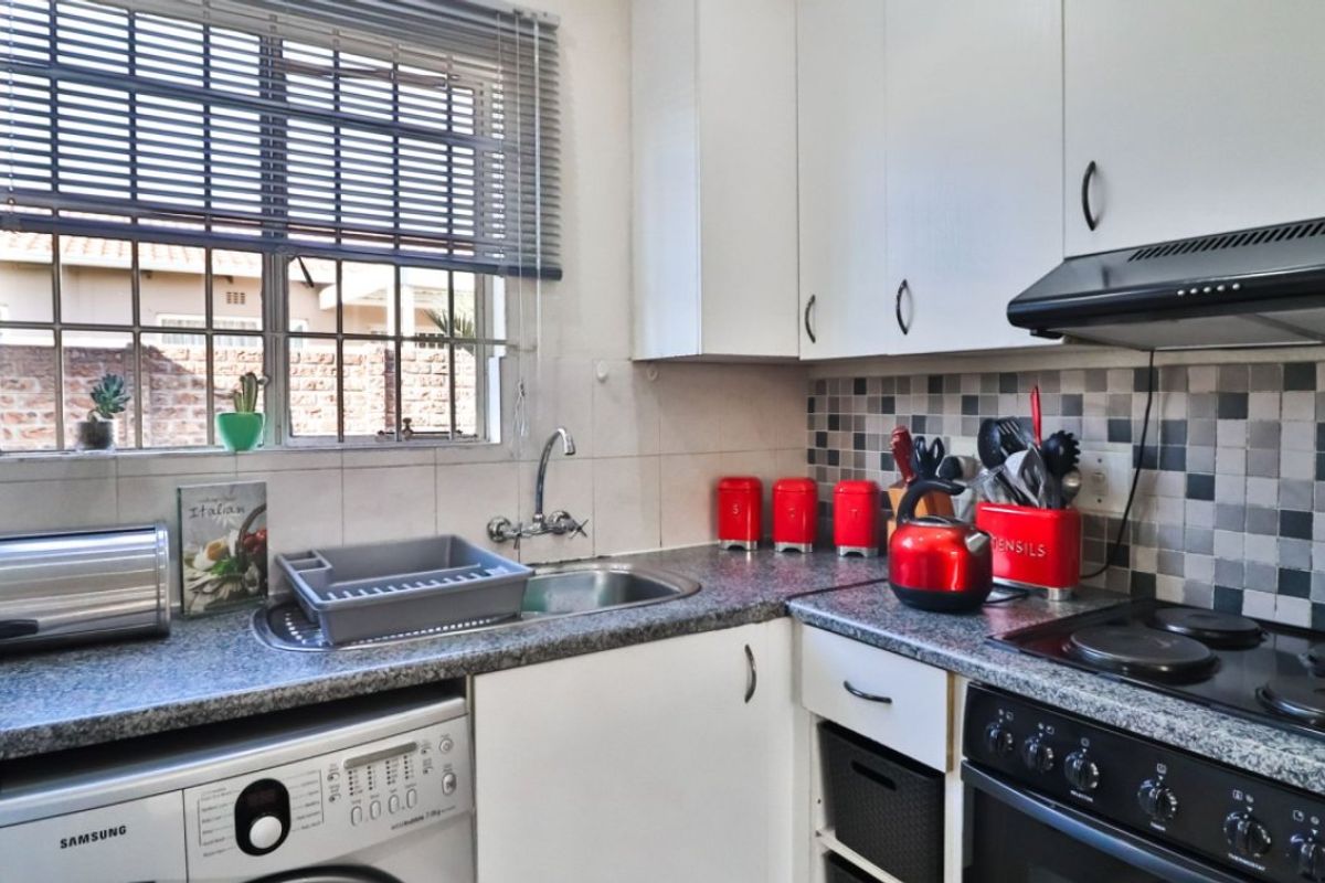 2 Bed Simplex For Sale – Secure, Modern & Pet Friendly! - Photo 3