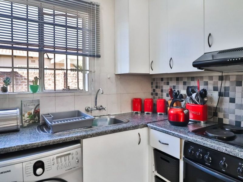 2 Bed Simplex For Sale – Secure, Modern & Pet Friendly! - Photo 3