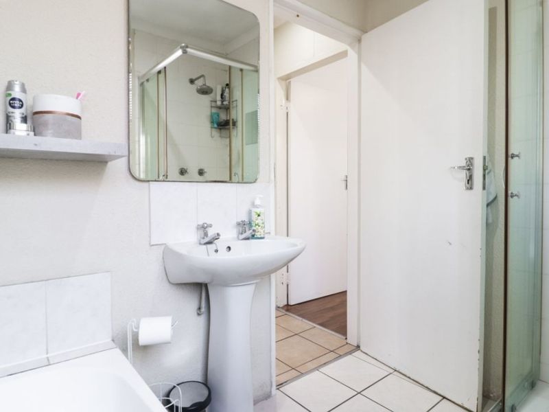 2 Bed Simplex For Sale – Secure, Modern & Pet Friendly! - Photo 5