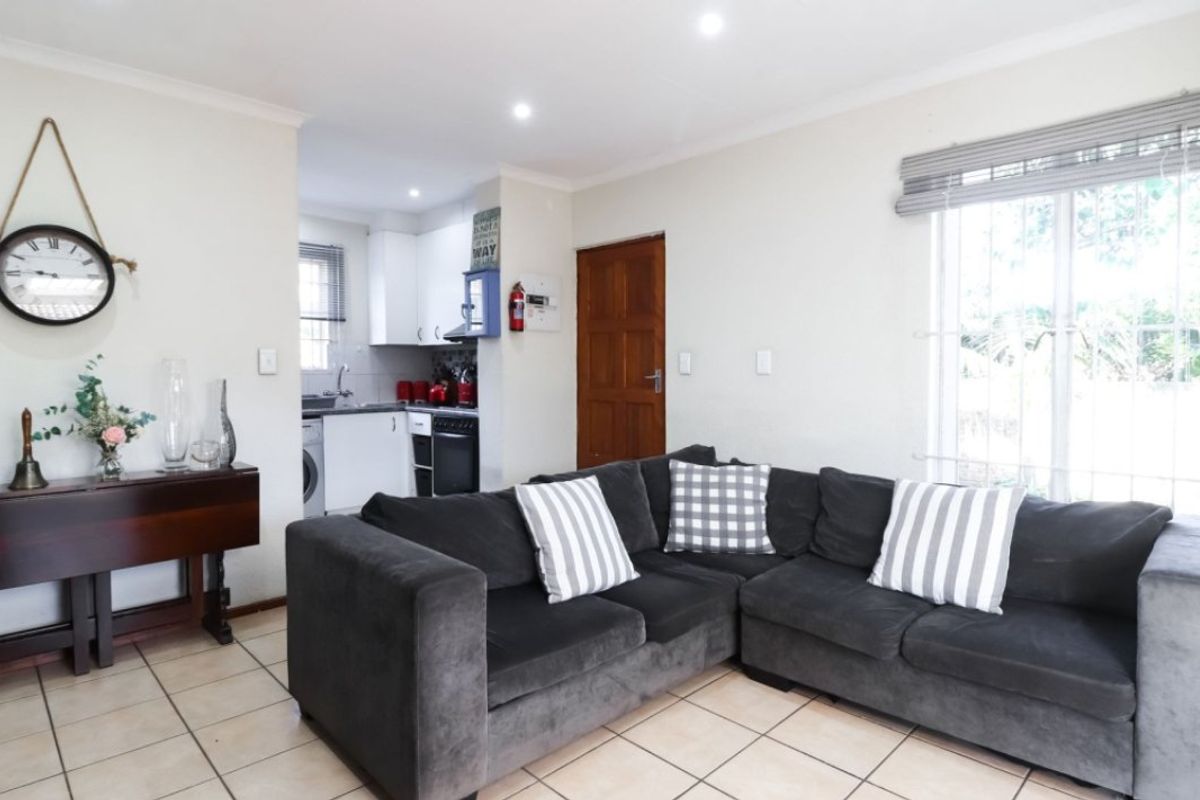 2 Bed Simplex For Sale – Secure, Modern & Pet Friendly! - Photo 2