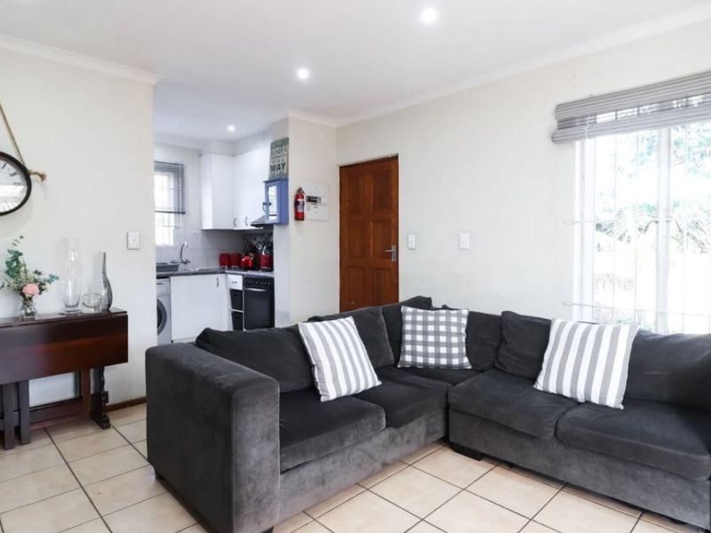 2 Bed Simplex For Sale – Secure, Modern & Pet Friendly! - Photo 2