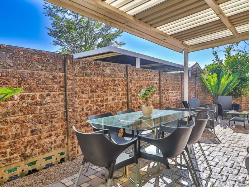 2 Bed Simplex For Sale – Secure, Modern & Pet Friendly! - Photo 1