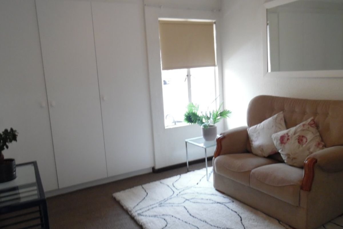 2 Bed Flat For Sale – Spacious, Secure & Convenient Living! - Photo 3
