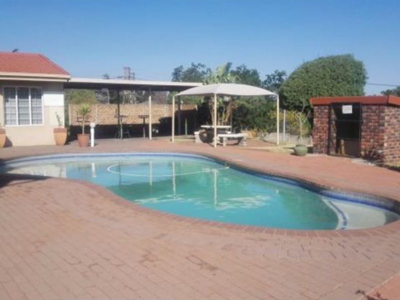 2 Bed Flat For Sale – Spacious, Secure & Convenient Living! - Photo 2