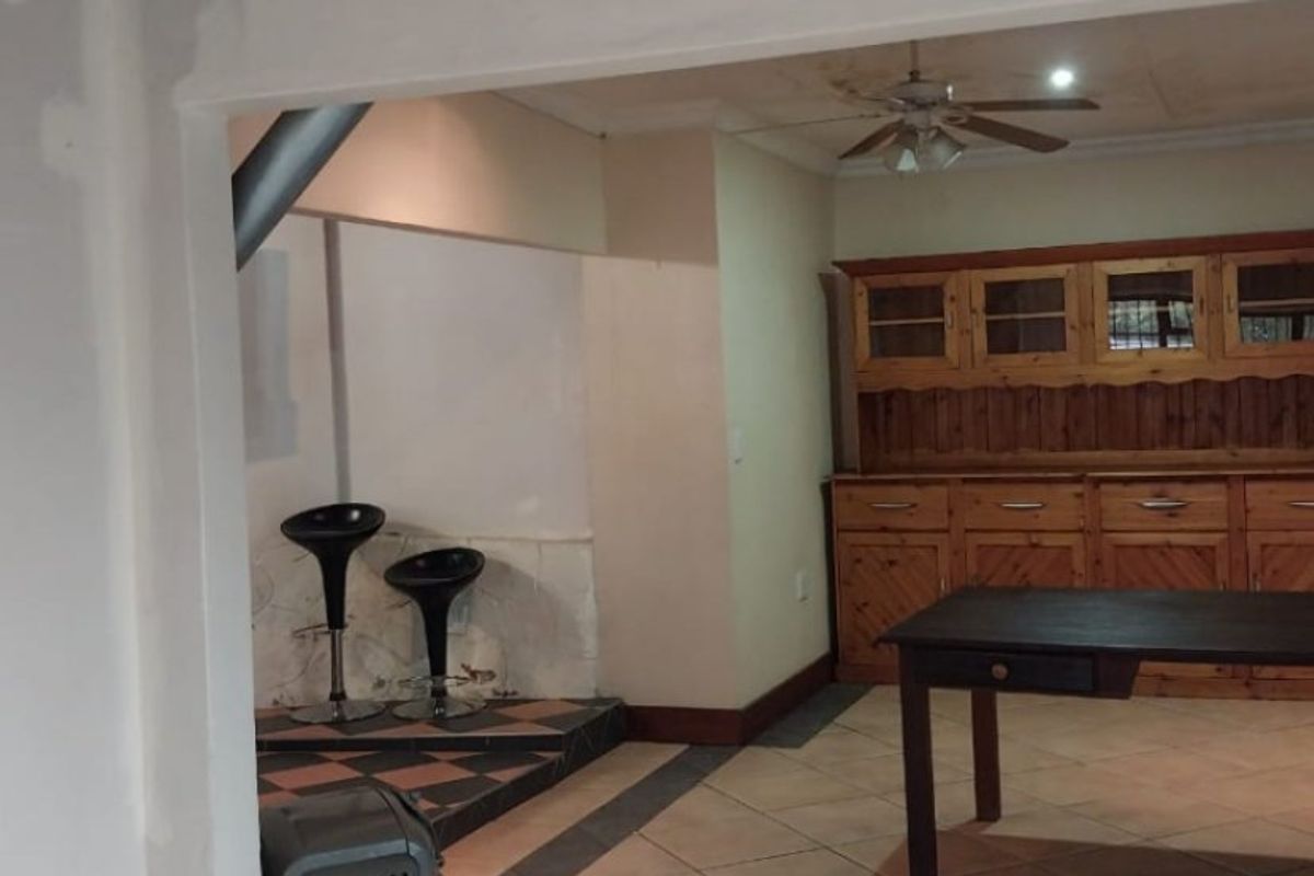 3 Bed House For Sale – Spacious, Modern & Secure Living! - Photo 4