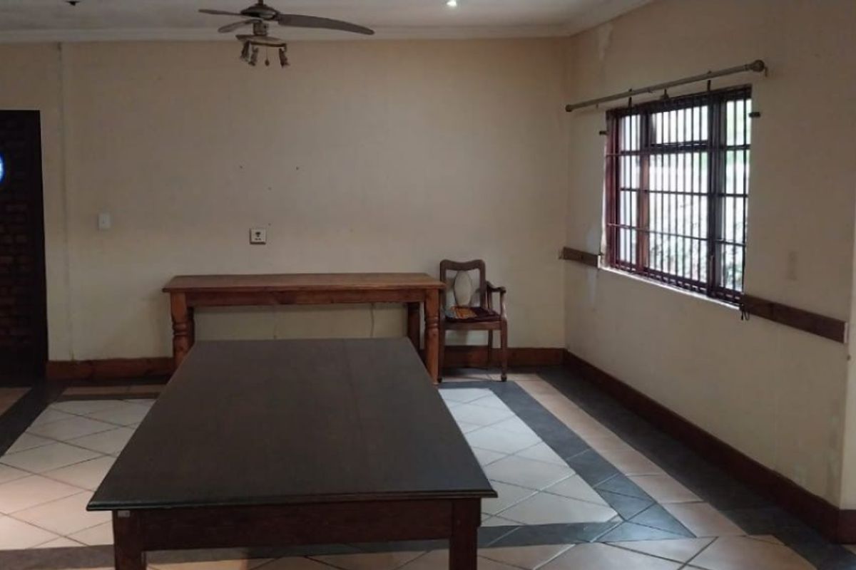 3 Bed House For Sale – Spacious, Modern & Secure Living! - Photo 2