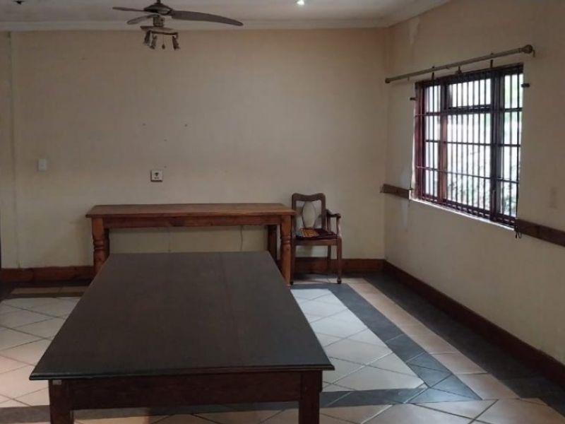 3 Bed House For Sale – Spacious, Modern & Secure Living! - Photo 2