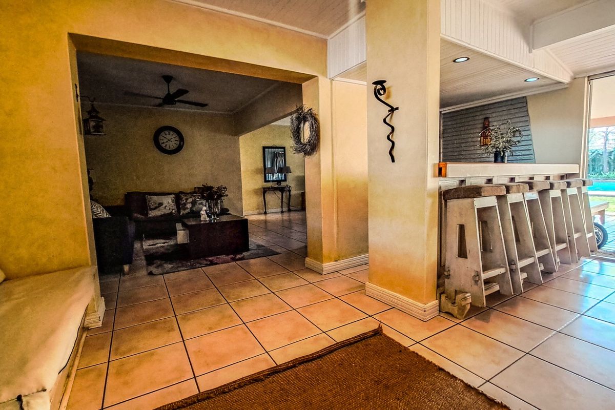 Stunning perfect family home in Vanderbijlpark  - Photo 5