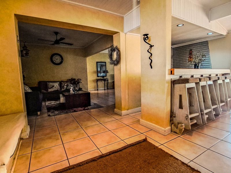 Stunning perfect family home in Vanderbijlpark  - Photo 5