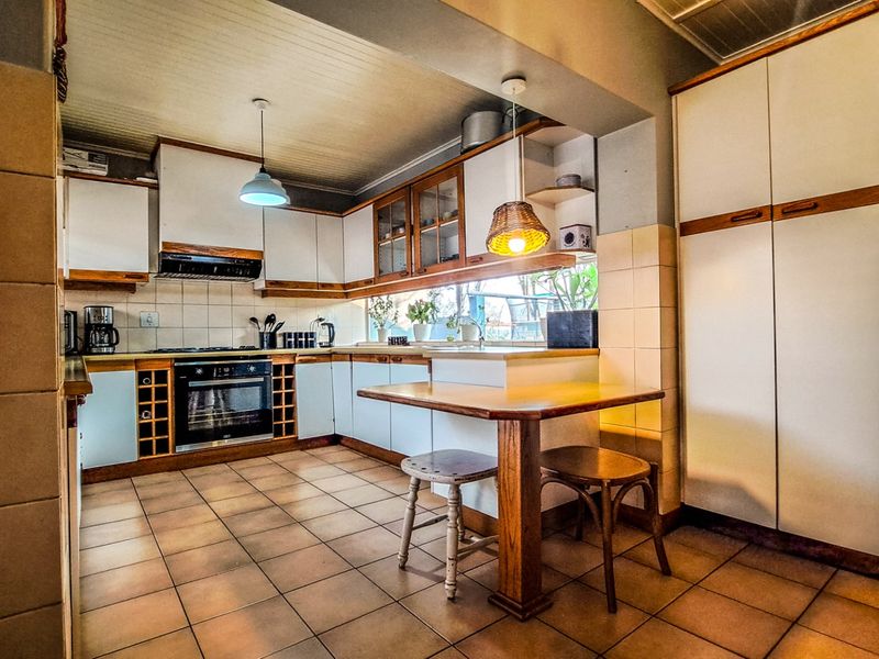 Stunning perfect family home in Vanderbijlpark  - Photo 10