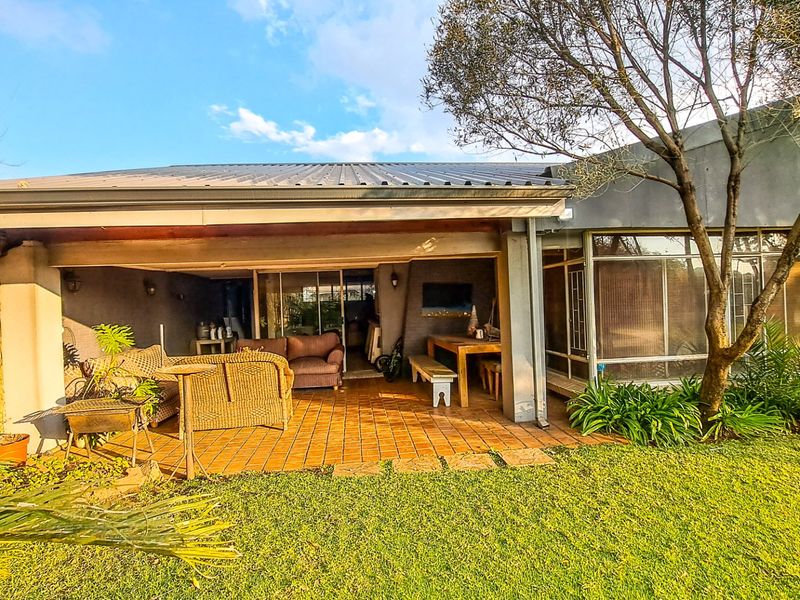 Stunning perfect family home in Vanderbijlpark  - Photo 3