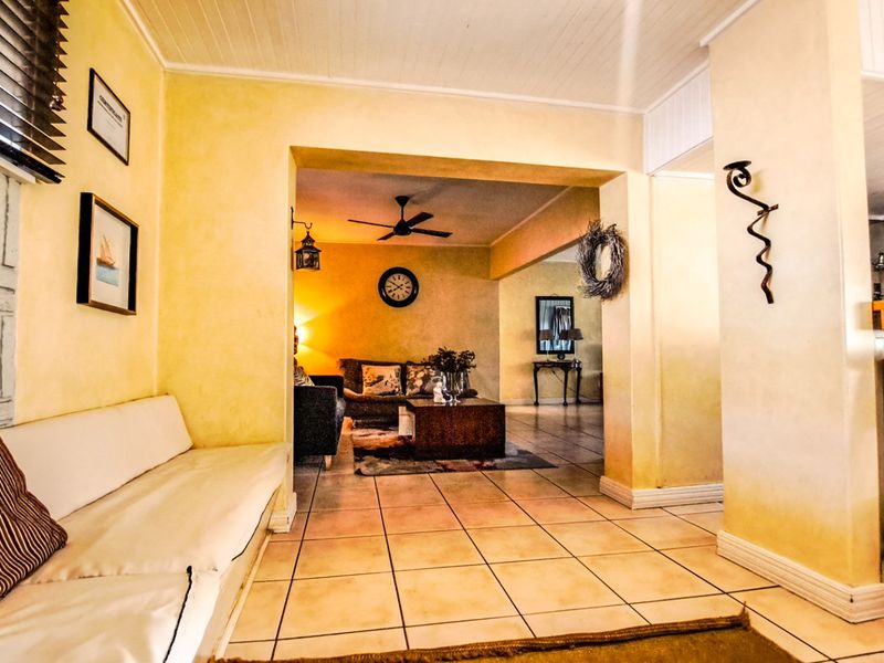 Stunning perfect family home in Vanderbijlpark  - Photo 6