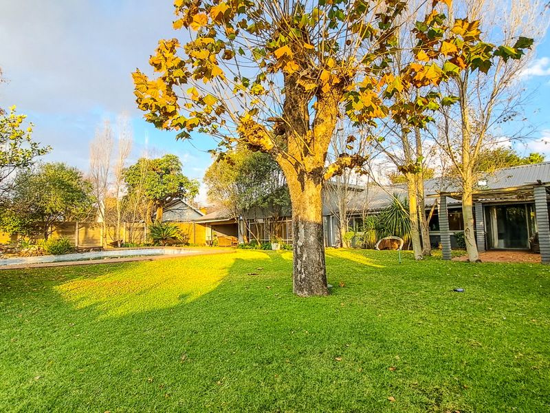 Stunning perfect family home in Vanderbijlpark  - Photo 2