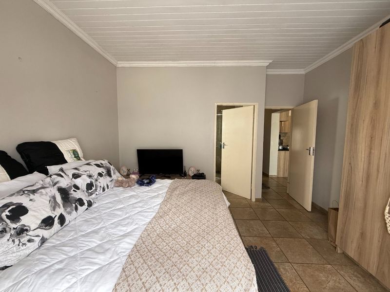 Spacious 3-Bedroom Apartment for Sale - Photo 9