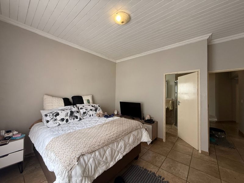 Spacious 3-Bedroom Apartment for Sale - Photo 8