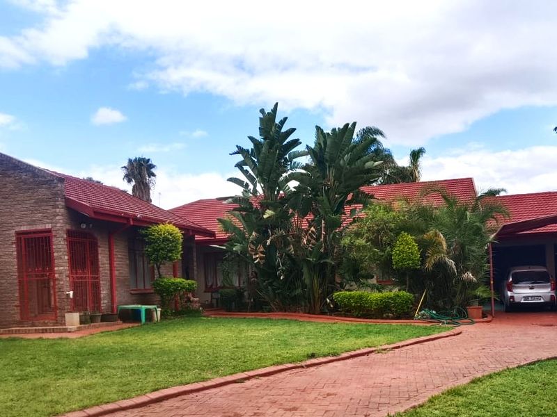 3Bedroom House - Photo 2