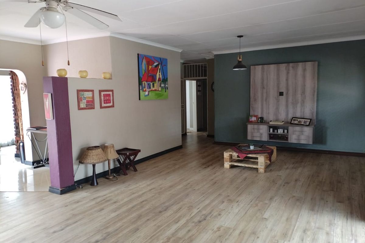 4 Bedroom House for Sale in Petersfield  - Photo 5