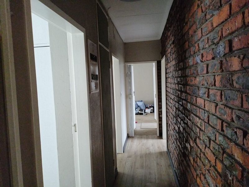 4 Bedroom House for Sale in Petersfield  - Photo 7