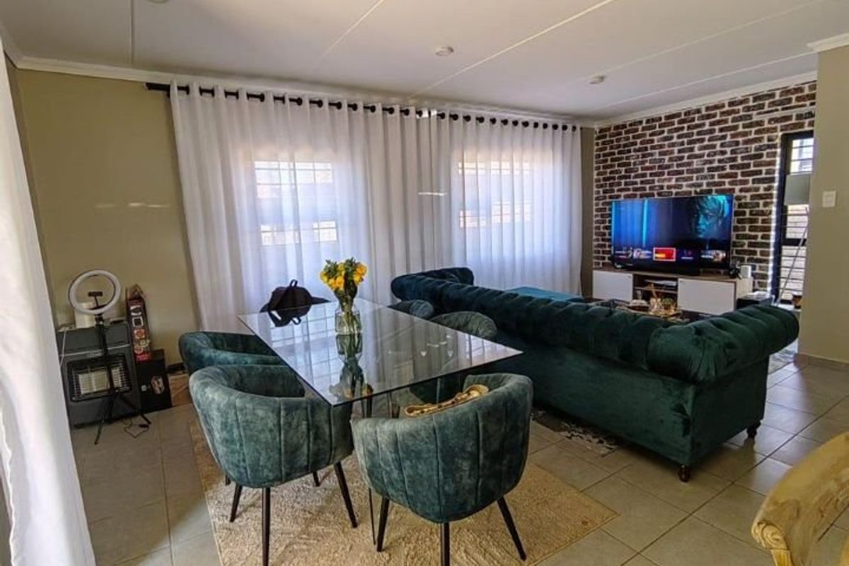 4 Bedroom Double storey for Sale in Lotus Garden  - Photo 2