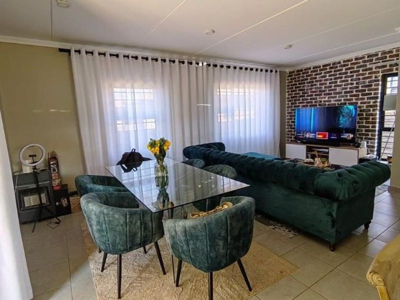 4 Bedroom Double storey for Sale in Lotus Garden  - Photo 2