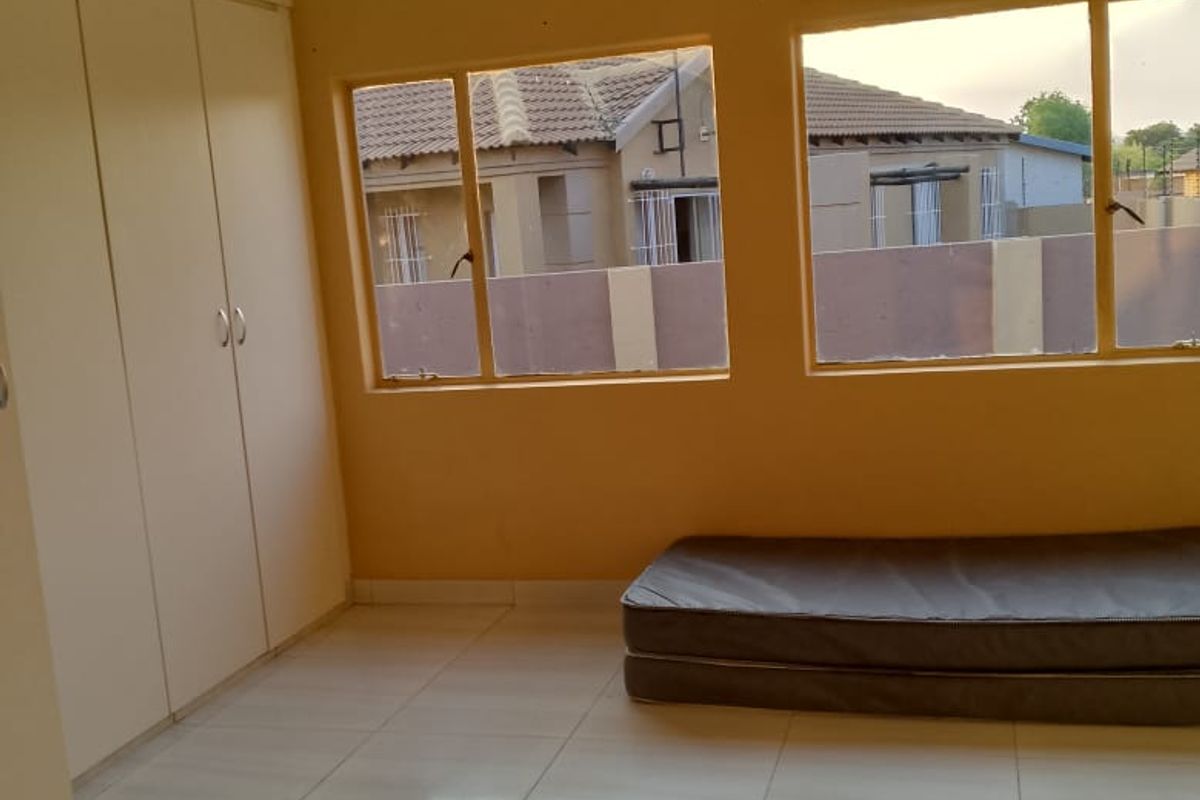 three bedroom unit in pennywhistle estate to rent-immediately - Photo 4