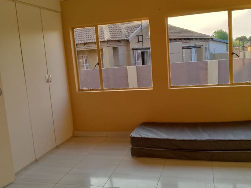 three bedroom unit in pennywhistle estate to rent-immediately - Photo 4