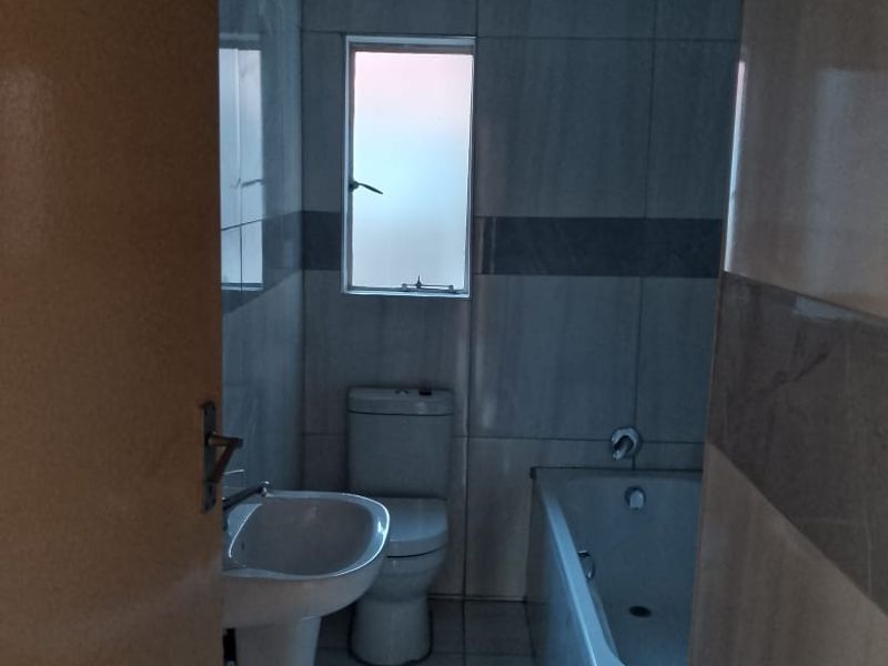 three bedroom unit in pennywhistle estate to rent-immediately - Photo 10