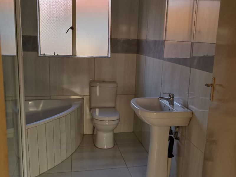 three bedroom unit in pennywhistle estate to rent-immediately - Photo 9