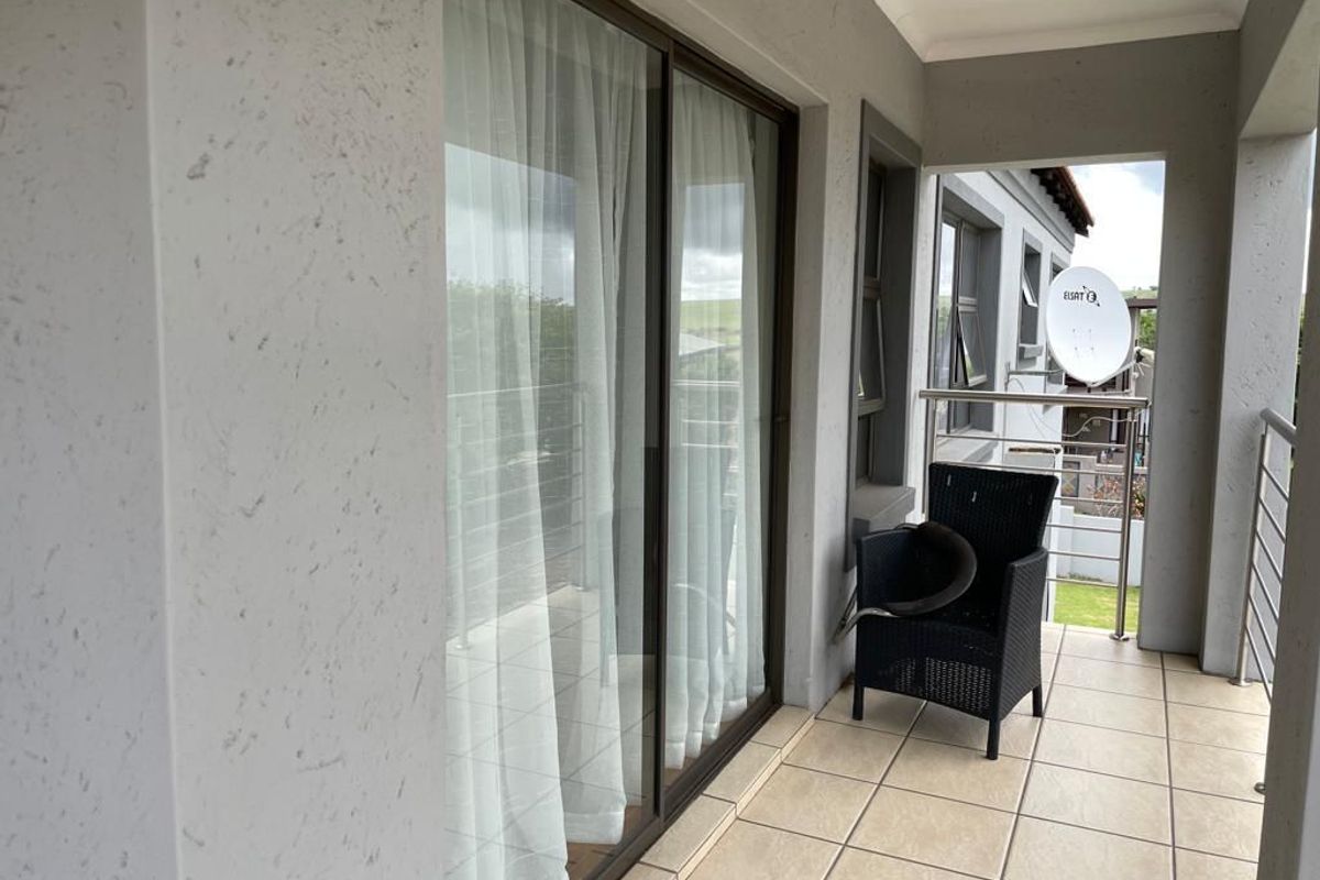 Modern Big Home in Secure Golfing estate looking for the perfect Family! - Photo 5