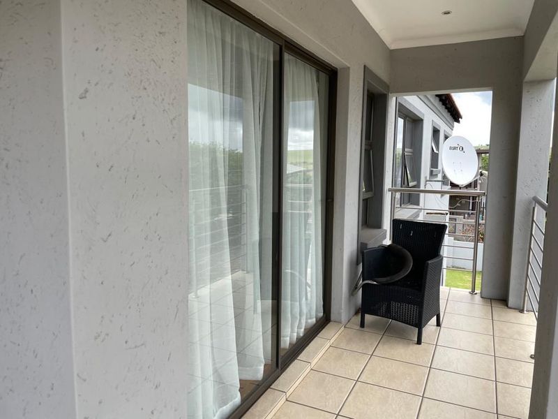 Modern Big Home in Secure Golfing estate looking for the perfect Family! - Photo 5