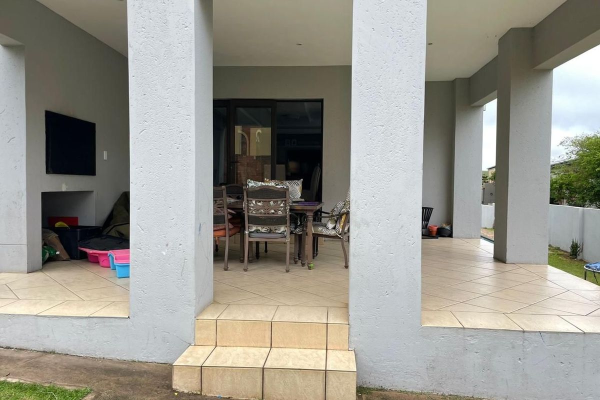 Modern Big Home in Secure Golfing estate looking for the perfect Family! - Photo 4