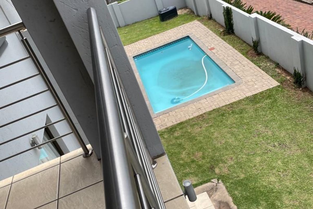 Modern Big Home in Secure Golfing estate looking for the perfect Family! - Photo 3