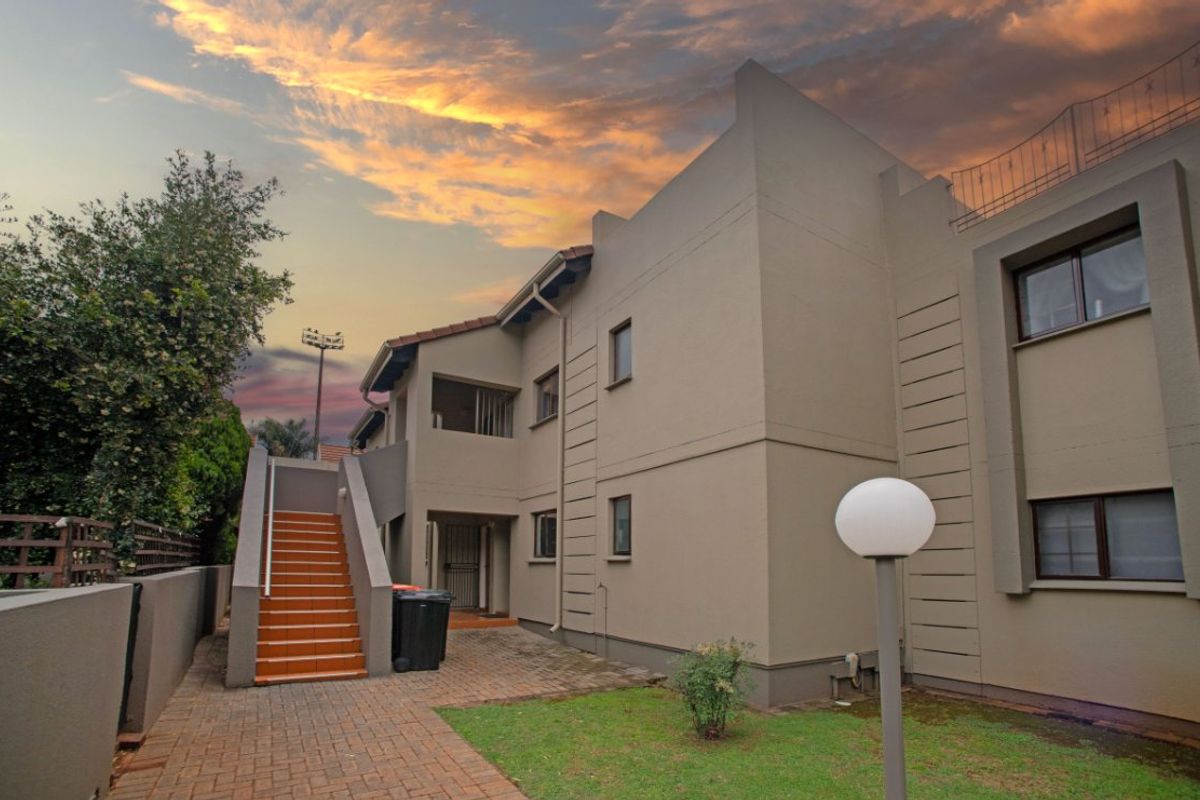 2 Bed Townhouse For Sale – Spacious, Modern & Well-Located! - Photo 3