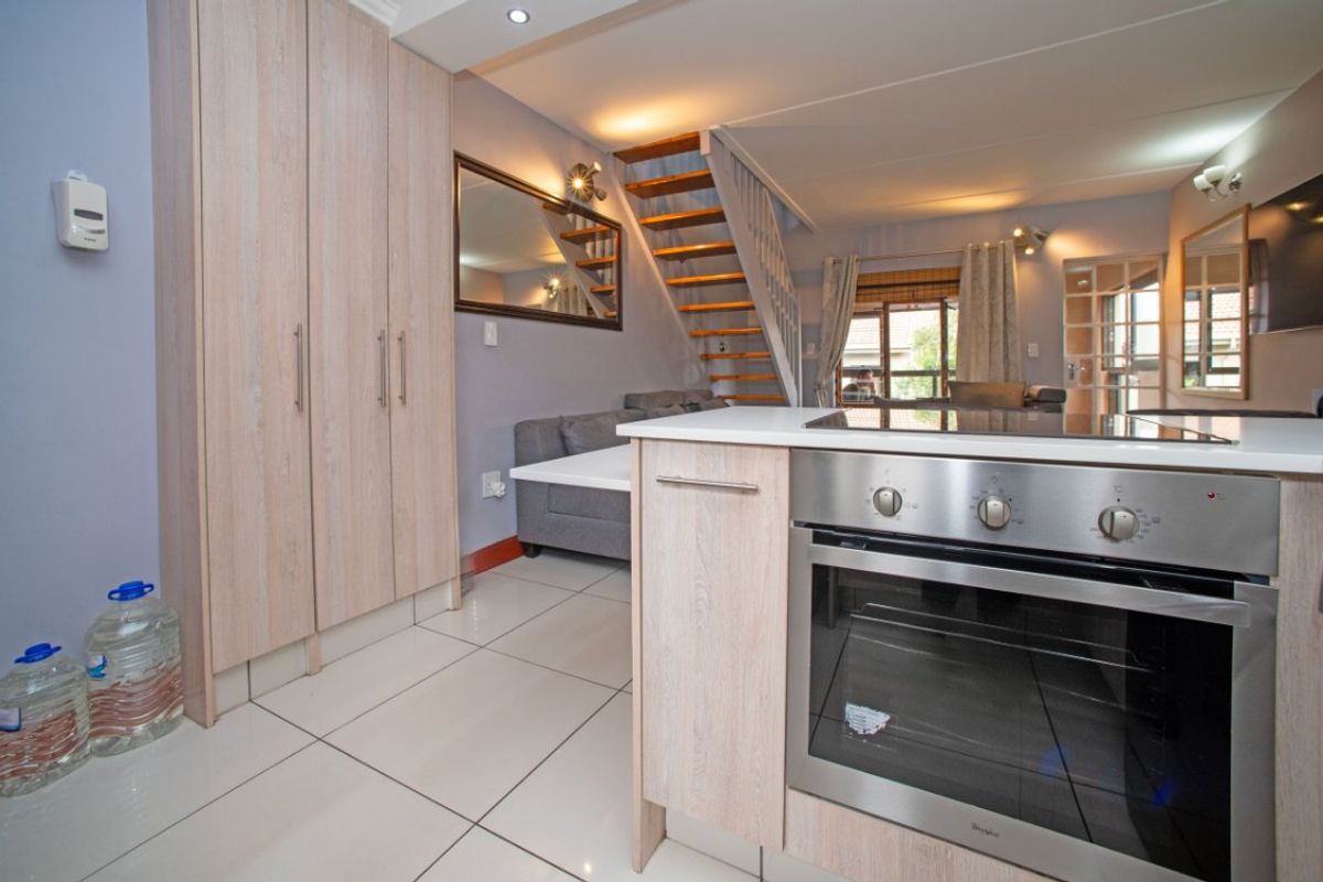 2 Bed Townhouse For Sale – Spacious, Modern & Well-Located! - Photo 5