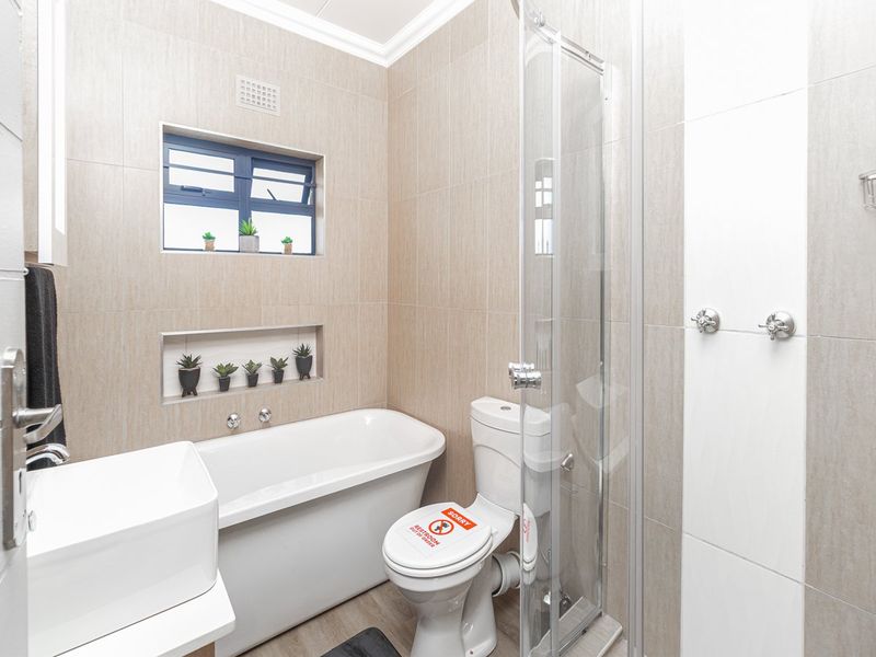 Ground Floor Unit , Where Luxury Meets Nature, No Transfers Duty   - Photo 9