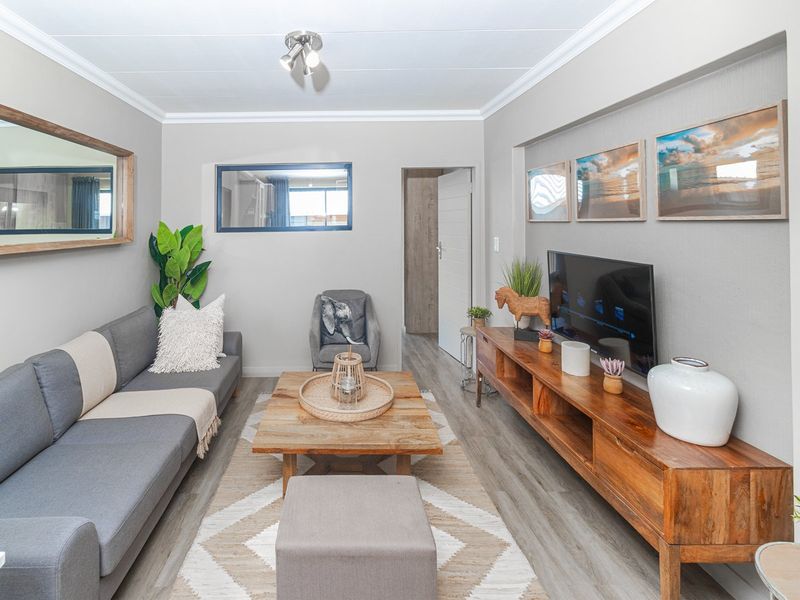 Ground Floor Unit , Where Luxury Meets Nature, No Transfers Duty   - Photo 4