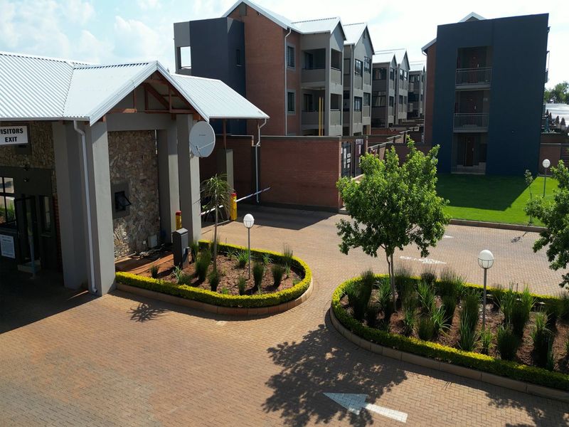 Ground Floor Unit , Where Luxury Meets Nature, No Transfers Duty   - Photo 1