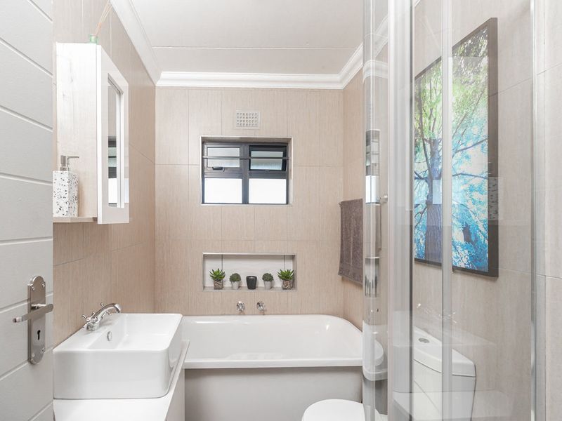 Ground Floor Unit , Where Luxury Meets Nature, No Transfers Duty   - Photo 8