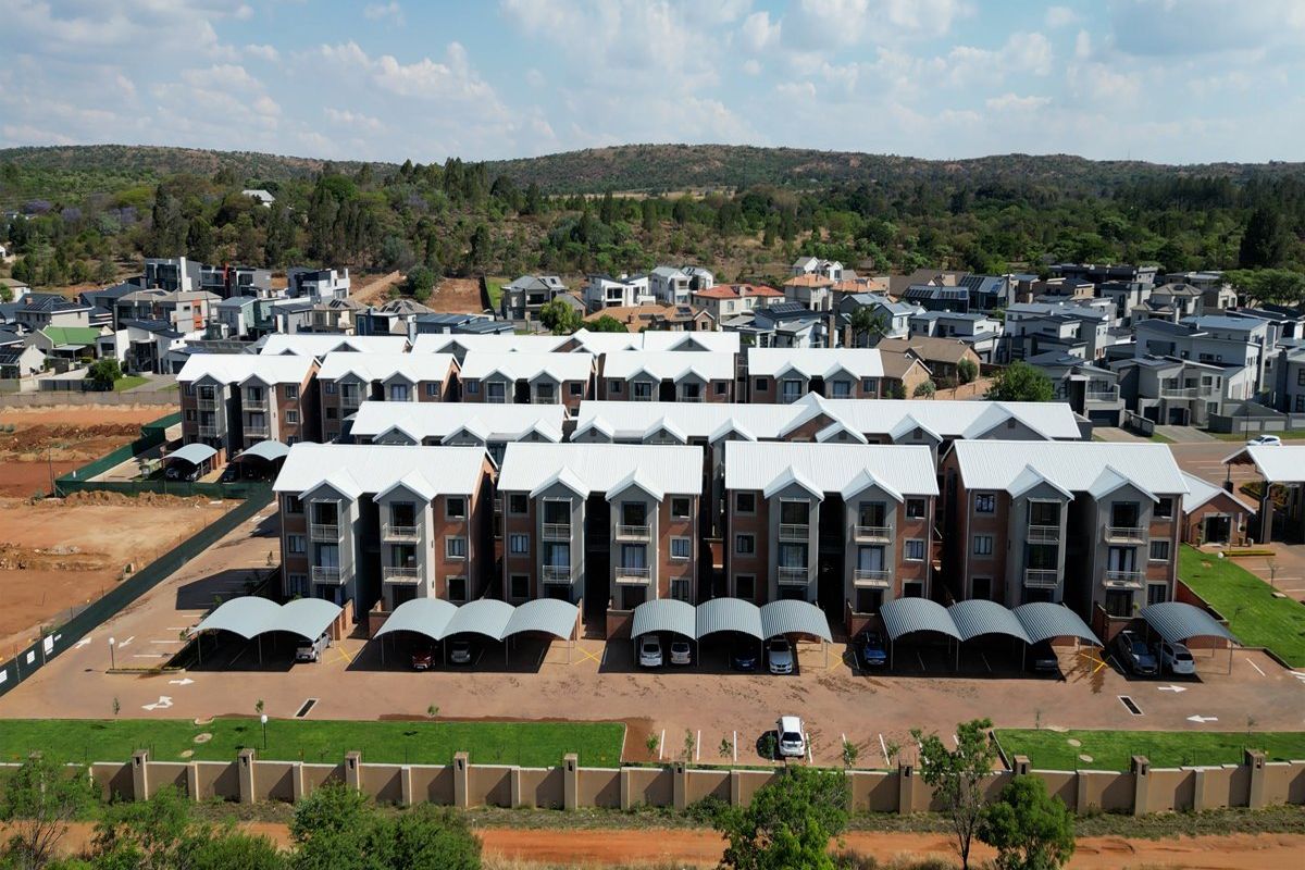 Ground Floor Unit for SALE, No Transfer Duty  - Photo 2