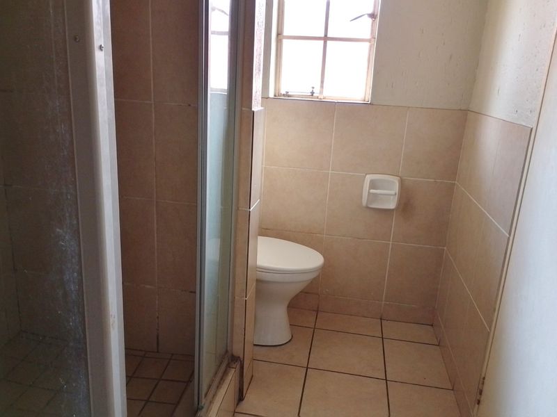 2 Bedroom and 1 Bathroom available for you to buy Call us now!! - Photo 10