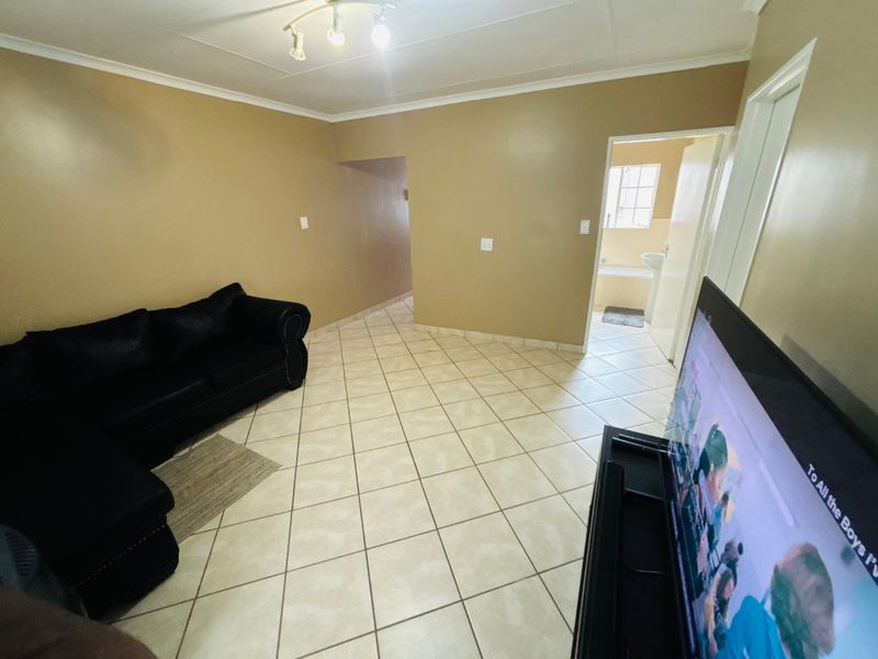 Two-bed apartment/flat in Buccleuch,Sandton -secure now!! - Photo 4