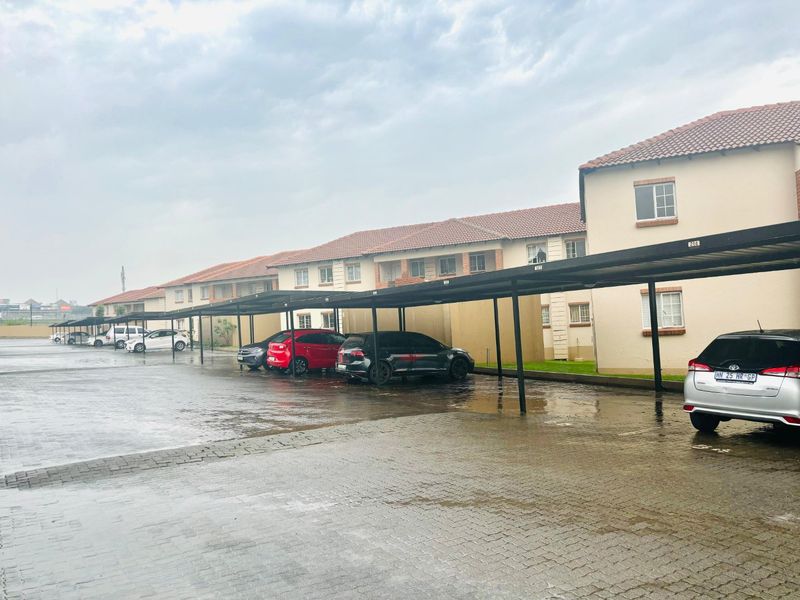 Two-bed apartment/flat in Buccleuch,Sandton -secure now!! - Photo 10