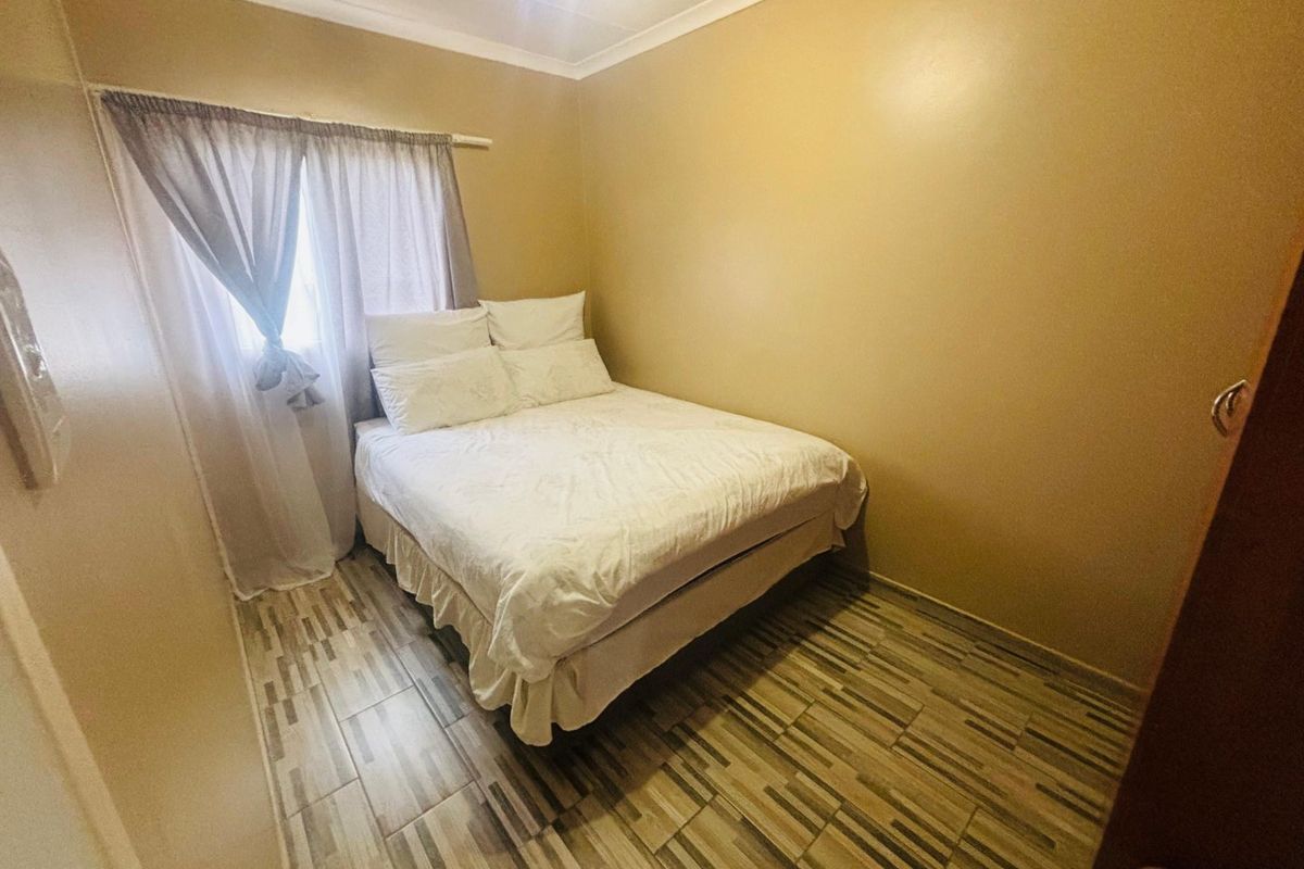 Two-bed apartment/flat in Buccleuch,Sandton -secure now!! - Photo 5