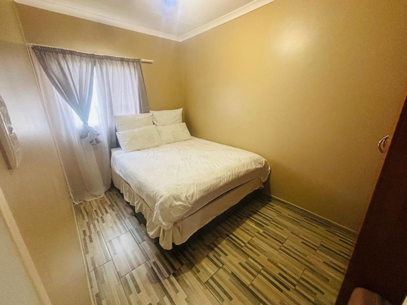 Two-bed apartment/flat in Buccleuch,Sandton -secure now!! - Photo 5